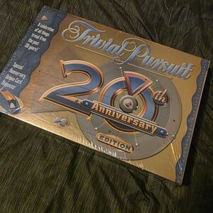 Hasbro Trivial Pursuit 20th Anniversary Edition - Gold and Blue